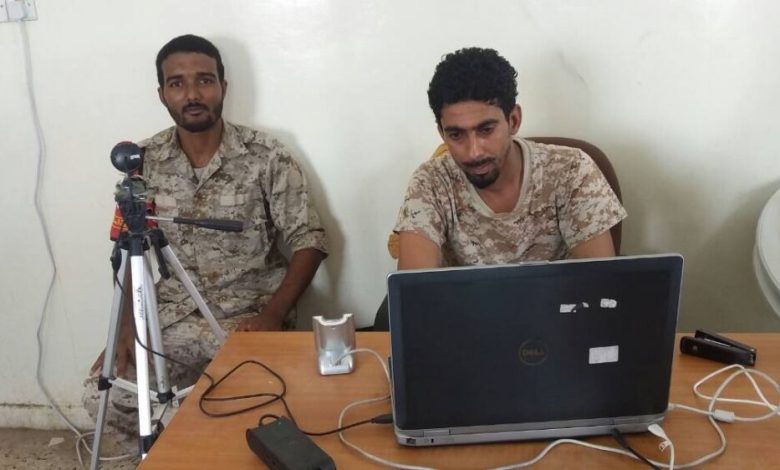 لجنة البصمة الخاصة بالبطاقة الالكترونية تواصل عملها في معسكر الشرطة العسكرية بلحج