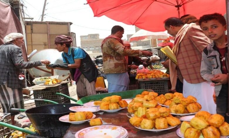 رغم قلة المردود المالي.. الحوثيون يفرضون أتاوات على بائعي “التين الشوكي”