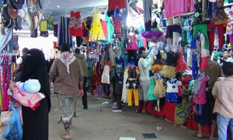 الفقر يذهب فرحة العيد… عوائل يمنية تشتكي ارتفاع اسعار الملابس (استطلاع)