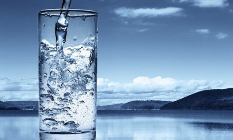 فوائد صحية يحققها شرب الماء بشكل كافي