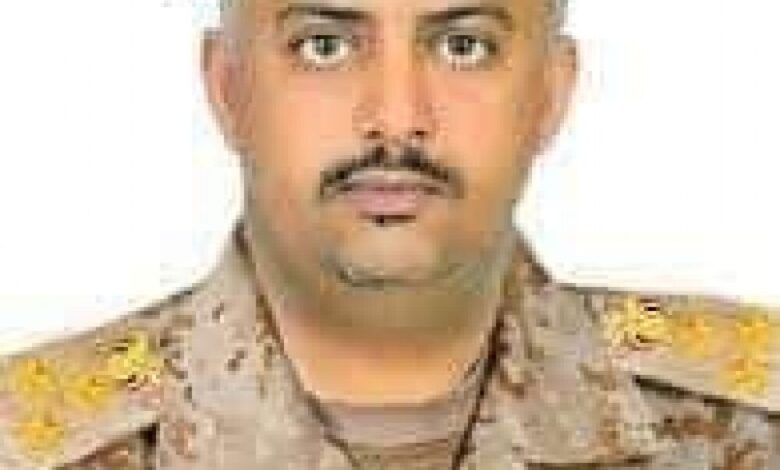 قائد اللواء 115 يعزي القيادي في حزام لودر محمد نصيب في وفاة شقيقه