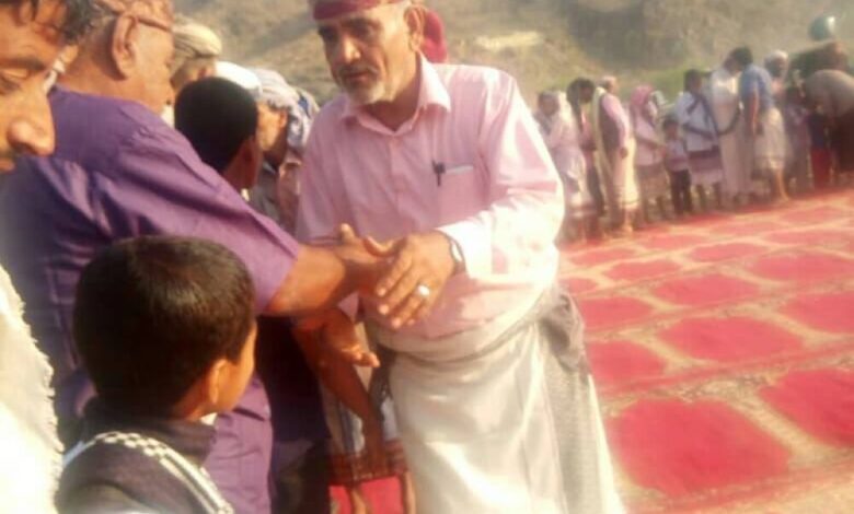 مدير عام جيشان يؤدي صلاة العيد بين جميع شرائح المجتمع بعاصمة المديرية