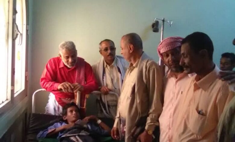 مدير عام الصحة العامة يقوم بـ زيارة تفقدية لـ مستشفى الرازي بعد صلاة العيد بـ أبين