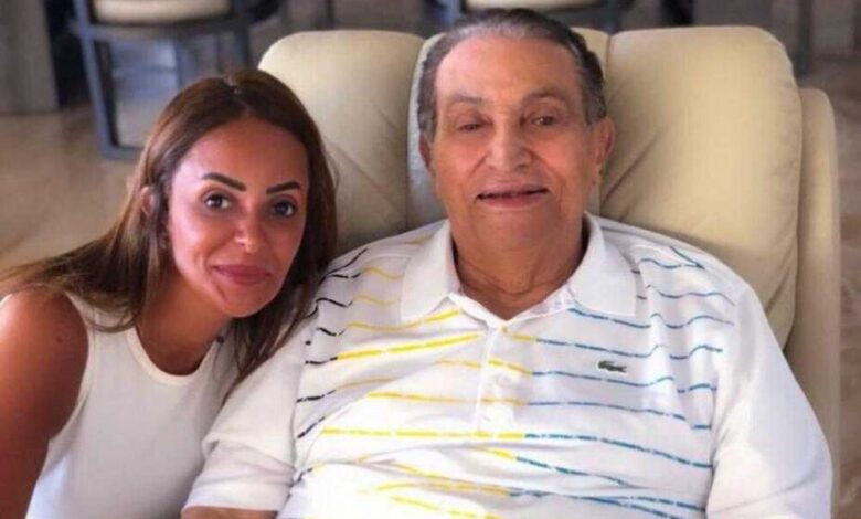 أحدث صور حسني مبارك.. زيادة في الوزن وابتسامة خجولة