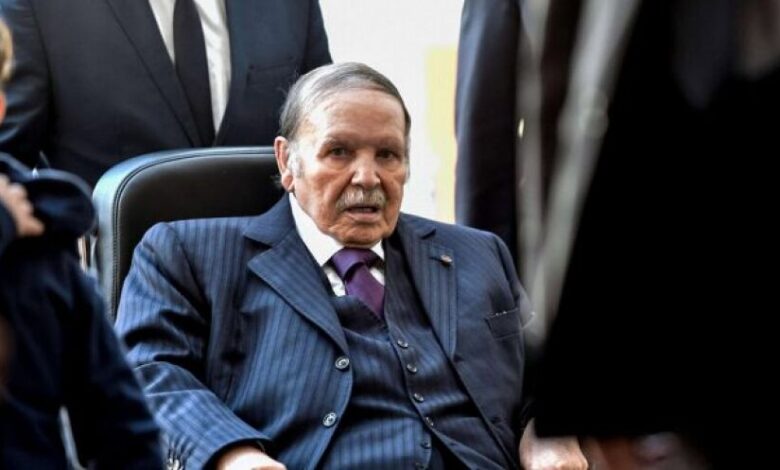 الرئيس الجزائري يقيل قائدي القوات البرية والجوية والأمين العام لوزارة الدفاع