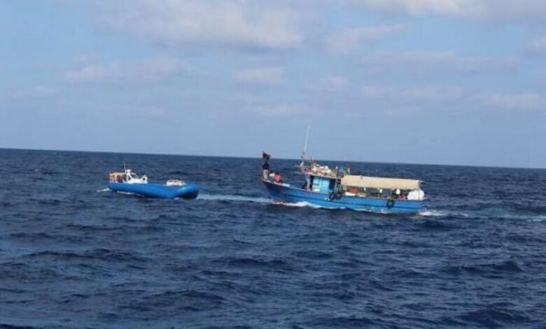 عاجل: مقتل 18 صياد يمني إثر استهداف قواربهم من قبل بوارج التحالف