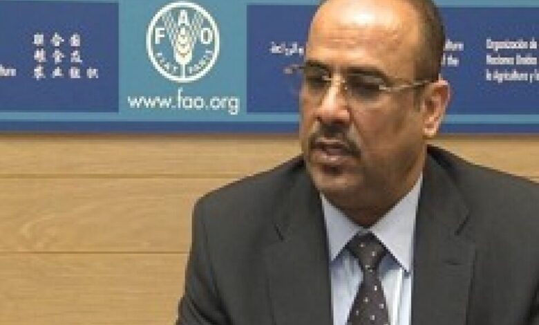 نائب رئيس الوزراء وزير الداخلية يعزي أسرة القاضي علي صابر السقطري