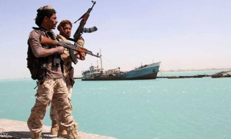صحيفة سعودية :الحوثيون يخسرون معسكر الدفاع في الساحل الغربي