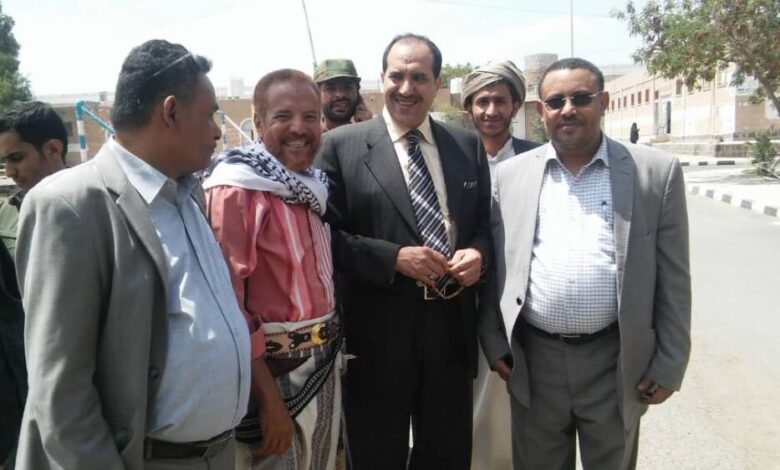 وزراء في حكومة الحوثي يزورون المعتقل العبادي ويعدون بحل مشكلته