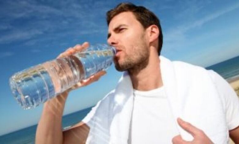 باحثون أمريكيون: زيادة تناول الماء يقلل عدوى المثانة بمقدار النصف
