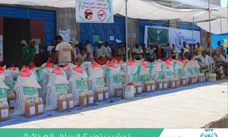 إدارة المؤسسة الطبية الميدانية تدشن توزيع السلال الغذائية بمحافظة لحج