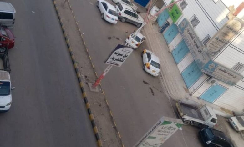 "ثورة البناء والعمل".. حملة شبابية لتنظيف شوارع عدن تبدأ من شارع السجن "صور"