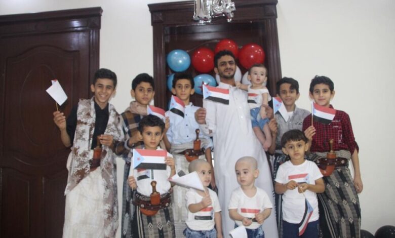 أسرة جنوبية تحتفل بعيد اكتوبر في المملكة السعودية