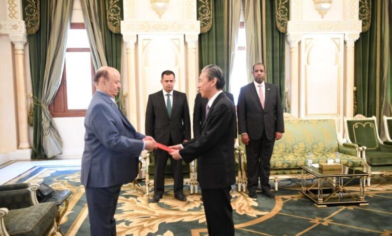 رئيس الجمهورية يتسلم اوراق اعتماد عدد من السفراء المعتمدين لدى اليمن