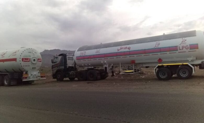 قوات الحزام الأمني بالضالع تضبط عدد من مقطورات الغاز المهرب