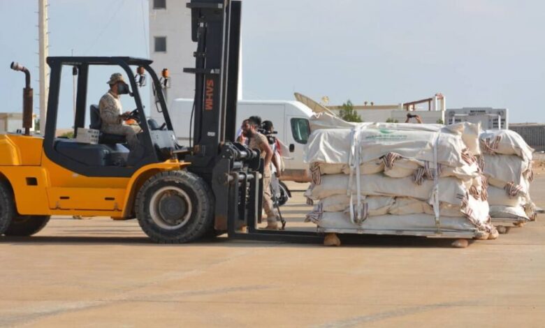 مركز الملك سلمان للإغاثة يواصل إغاثة  المنكوبين جراء إعصار "لبان" في محافظة المهرة