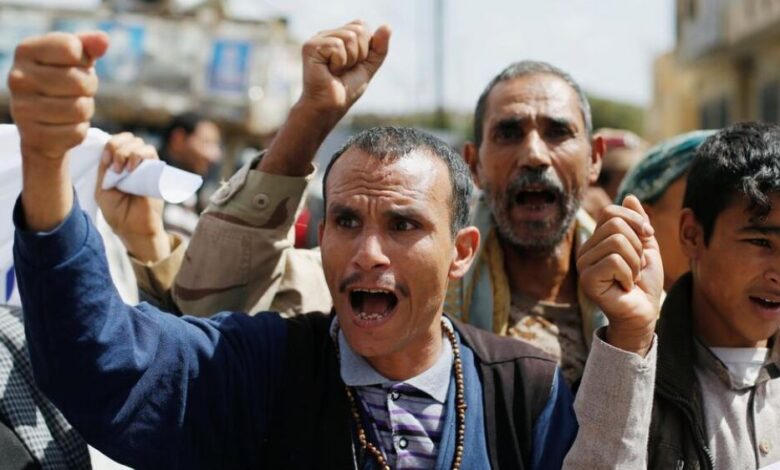 الحوثيون ينهبون محتويات مبنى نقابة الطيارين بصنعاء