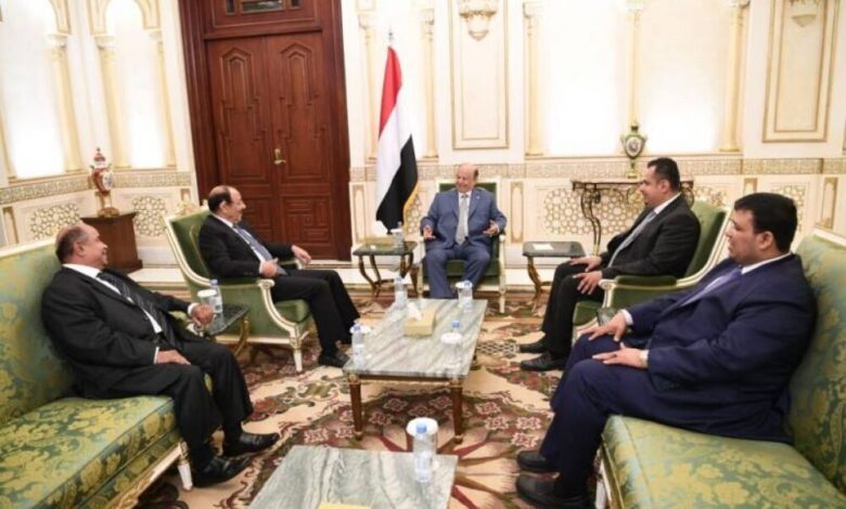 الرئيس هادي يطالب الحكومة باستكمال الأهداف الخمسة