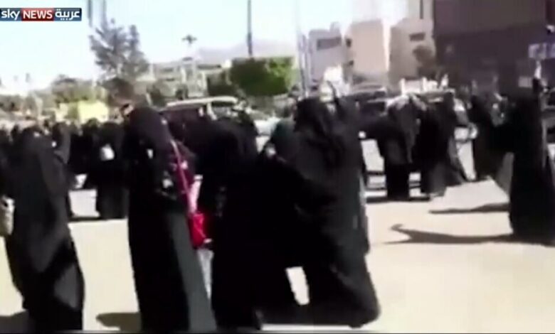 تظاهرة نسائية في صنعاء تندد بممارسات الحوثيين