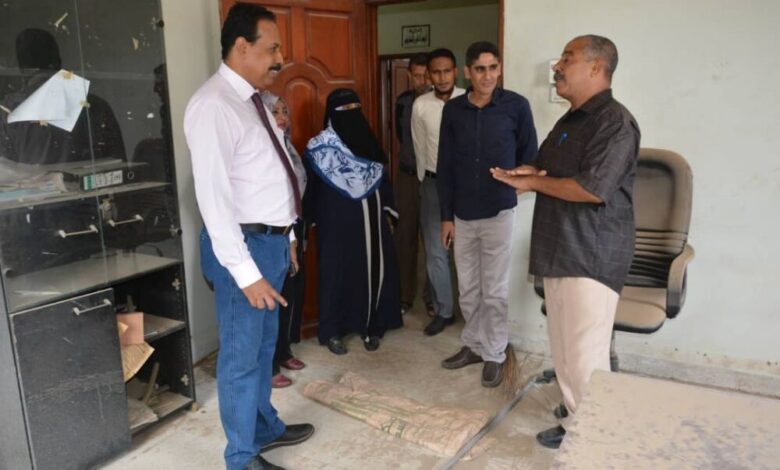 وكيل وزارة الأشغال يطلع على استعدادات بدء عملية ترميم مبنى وكالة الانباء اليمنية "سبأ" بعدن