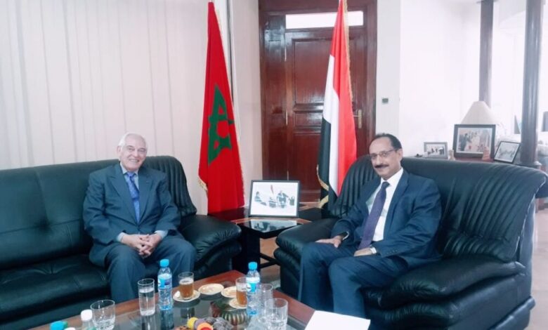 السفير الاصبحي يلتقي رئيس جمعية الأخوة والتعاون اليمنية-المغربية