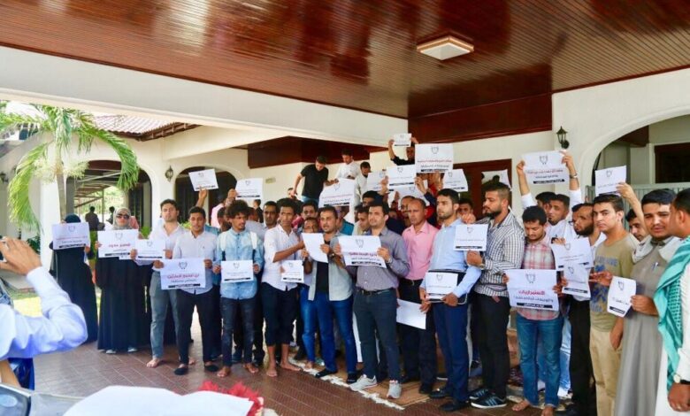 طلاب اليمن  بماليزيا ينظمون وقفة احتجاجية للمطالبة بحقوقهم القانونية