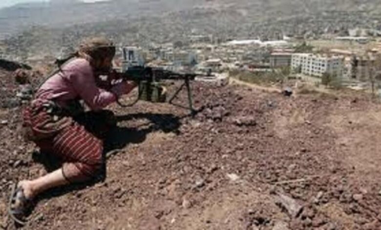 مقتل مدني وإصابة 3 بنيران قناصة الحوثي في تعز