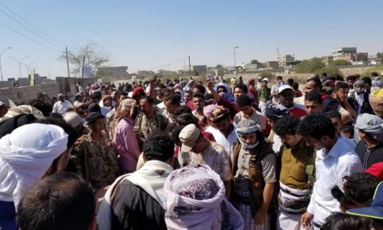 تشييع جثمان الشهيد عبدالله اليزيدي إلى مقبرة أبو حربة بعدن