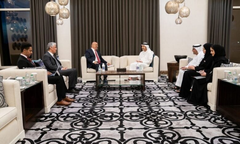 وزير الخارجية يلتقي نظيره الاماراتي في العاصمة ابوظبي