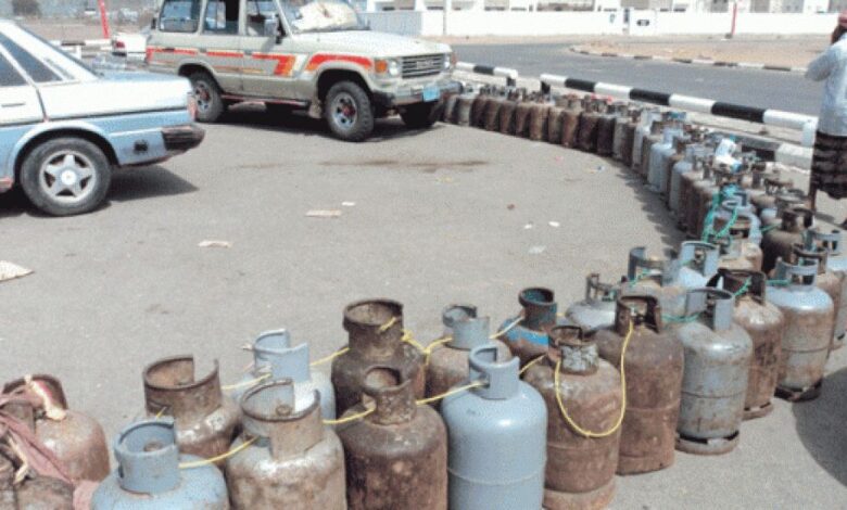 مليشيات الحوثي تفرض الغاز مقابل المولد النبوي