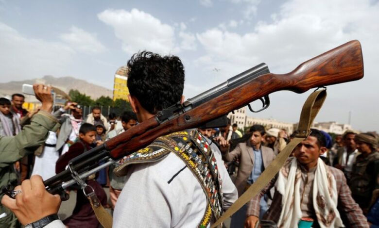 صحيفة سعودية:الحوثي يُخطط للدفع بالسجناء إلى جبهات القتال