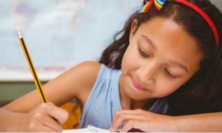 كيف تساعد طفلك على التركيز بشكل أفضل خلال الدراسة؟