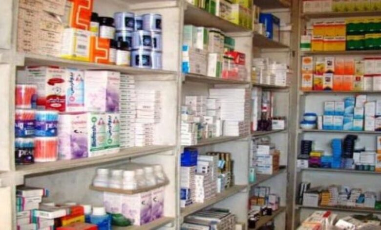 تقرير:رغم تعافي العملة المحلية أسعار الأدوية في عدن لم تتعافى بعد