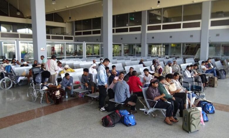 على نفقة دولة الإمارات 80 من جرحى الساحل الغربي يغادرون مطار عدن إلى مستشفيات مصر