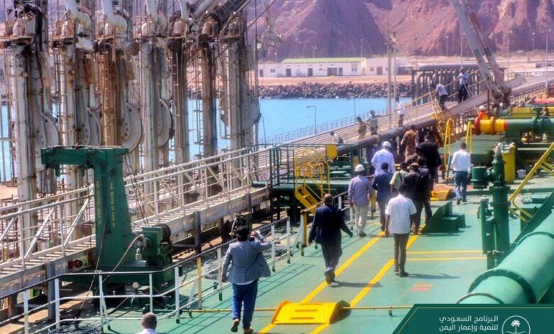 عاجل:وصول الدفعة الثانية من المنحة السعودية بالمشتقات النفطية الى عدن