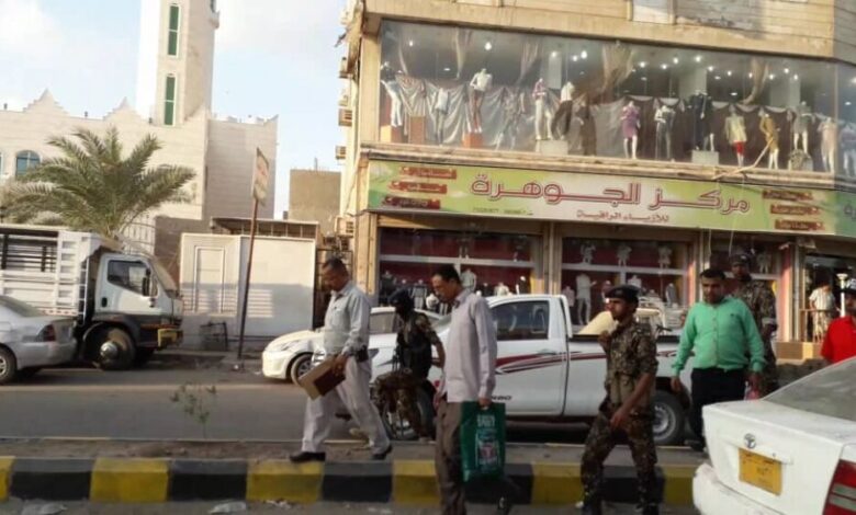 إغلاق محلات الصرافة المخالفة في عدن سيستمر حتى تلتزم بالقانون