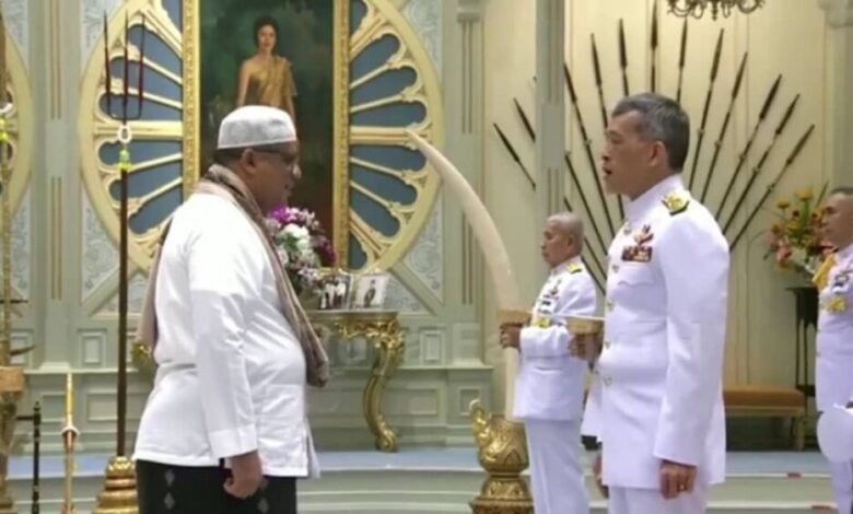 ملك تايلاند يستقبل السفير عادل باحميد في العاصمة بانكوك