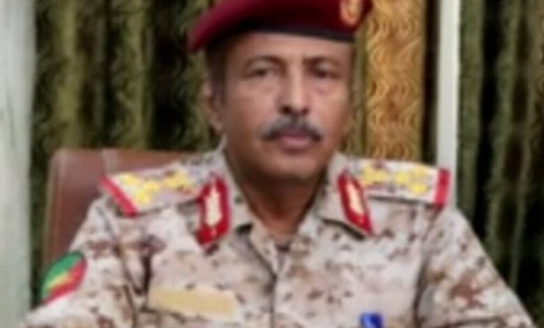 قائد اللواء 315 مدرع يعزي في وفاة المناضل أحمد ناصر الفضلي
