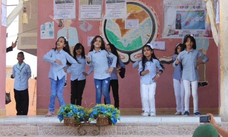 مدرسة جيل الغد الأهلية بالمهرة تقيم حفلا مصغرا بمناسبة يوم النظافة العالمي