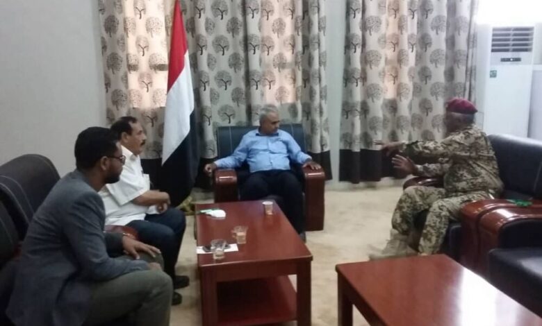 رئيس دائرة السلطة المحلية في رئاسة الوزراء يلتقي بشخصيات اجتماعية وشابة من العاصمة عدن