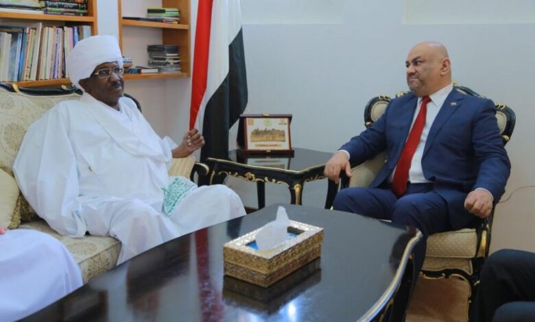 وزير الخارجية يشيد بالدور الإيجابي للسفير السوداني الذي قام به خلال فترة عمله سفيراً لبلاده لدى اليمن