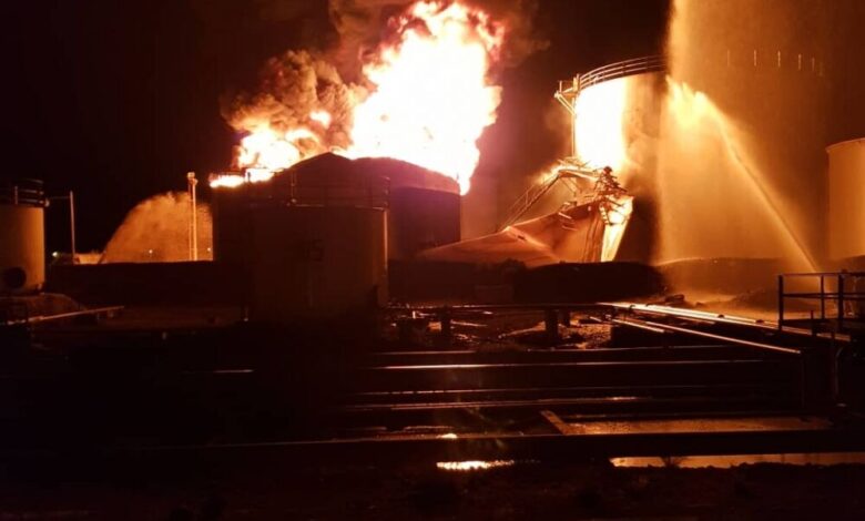 عاجل : شركة مصافي عدن تصدر بيانا اوليا عن الحريق الذي نشب بأحد خزانات الوقود