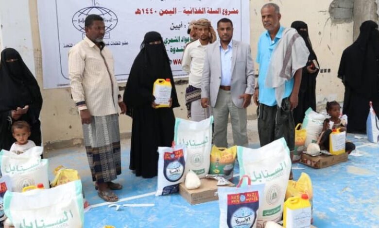 مؤسسة عبدالله عواد الشمري للتجارة توزع ( 150) سلة غذائية لشريحة الصم والبكم والمحتاجين في أبين