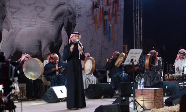 فؤاد عبد الواحد وجمهور الرياض يغنون سوياً في حفل المهرجان السعودي للخيل العربي