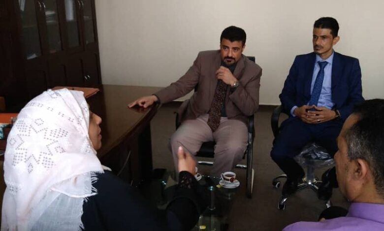 محافظ عدن يلتقي وزيرة الشؤون الاجتماعية