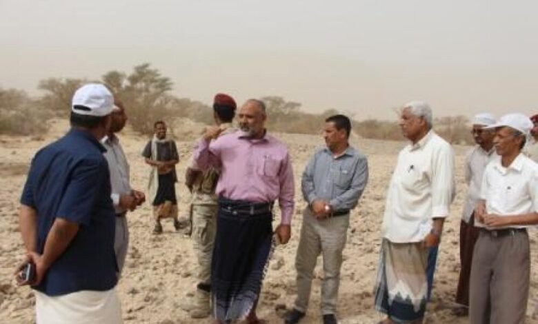 وكيل محافظة حضرموت يتفقد الحقل  المائي في حي شحوم بسيئون