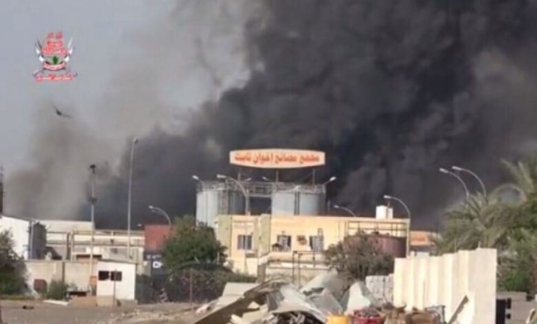 مليشيات الحوثي تقصف مجمعا تجاريا في الحديدة