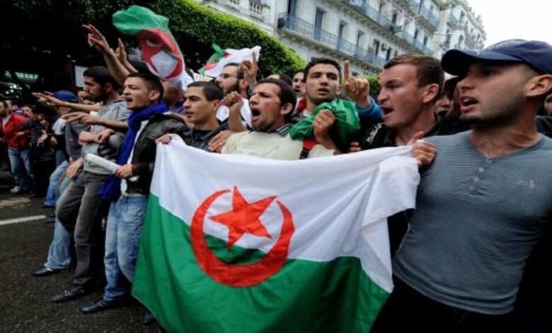 آلاف الجزائريين يحتجون على سعي بوتفليقة للترشح لفترة رئاسية خامسة