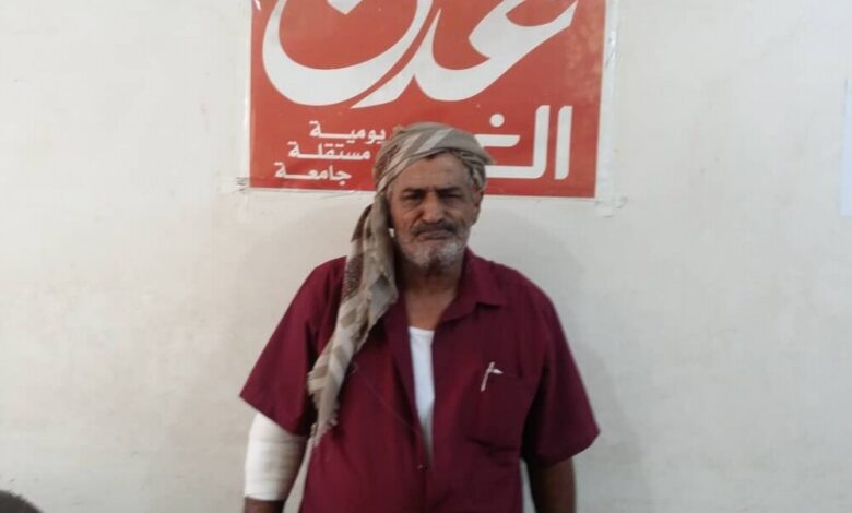مواطن من يافع يقول ان منزله تعرض لهجوم مسلح من قبل قوة امنية واصابته بجراح