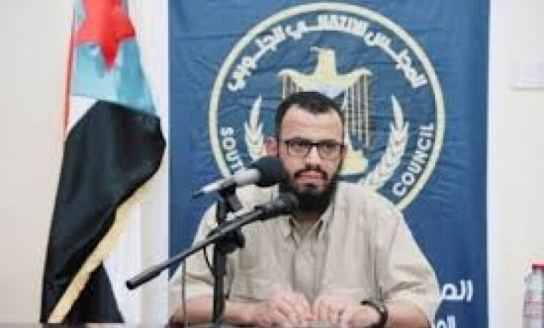 هاني بن بريك يهدد بالتصدي بقوة السلاح للإحتجاجات الشعبية في عدن